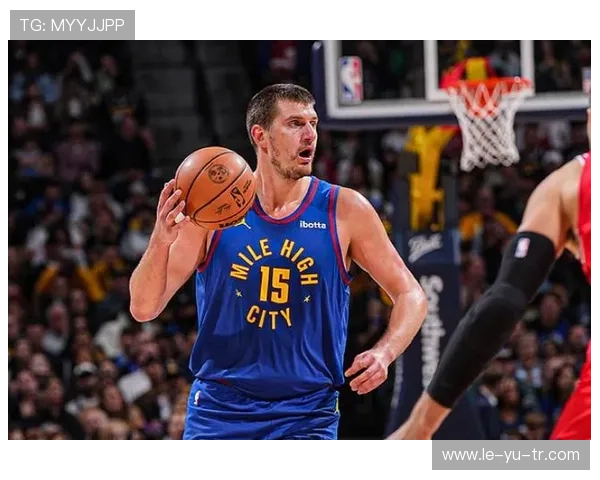 约基奇这尊球场神佛，用背身重写篮球法则！掘金的战术灵魂全系于他一人之肩