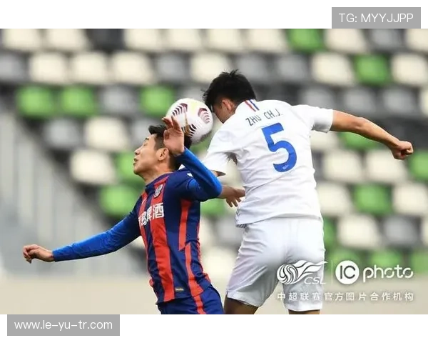 新援首次亮相发布会,精彩瞬间引爆全场热议 新援首次亮相发布会,精彩瞬间引爆全场热议