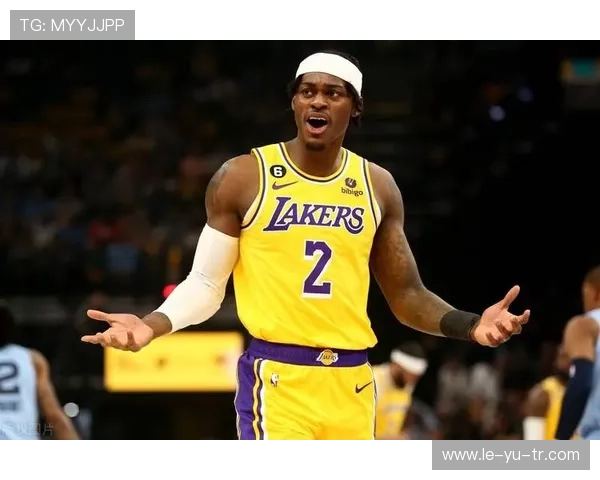 范德比尔特铁闸表现惊艳，守护后防线如铜墙铁壁